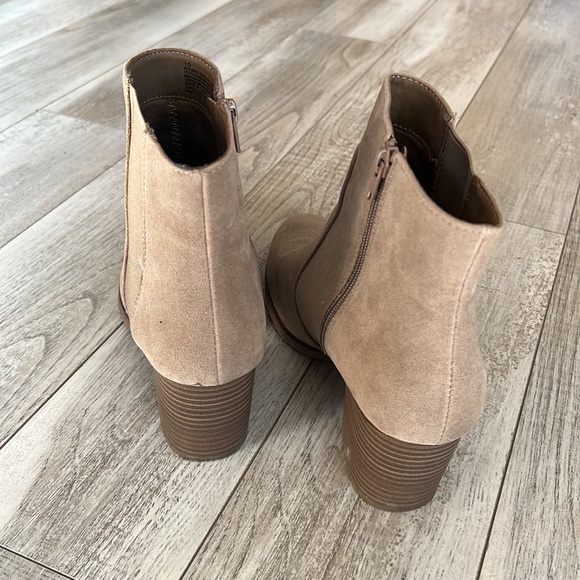Universal Thread Tan Neutral Booties • 10 - Picture 7 of 7